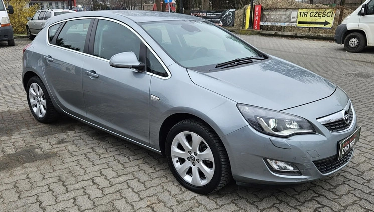 Opel Astra cena 33000 przebieg: 110883, rok produkcji 2012 z Darłowo małe 301